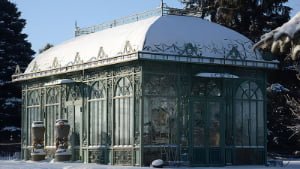 greenhouse-in-snow