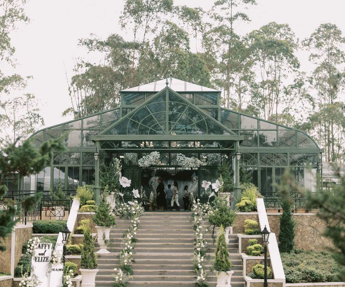 iron georgian style greenhouse for wedding