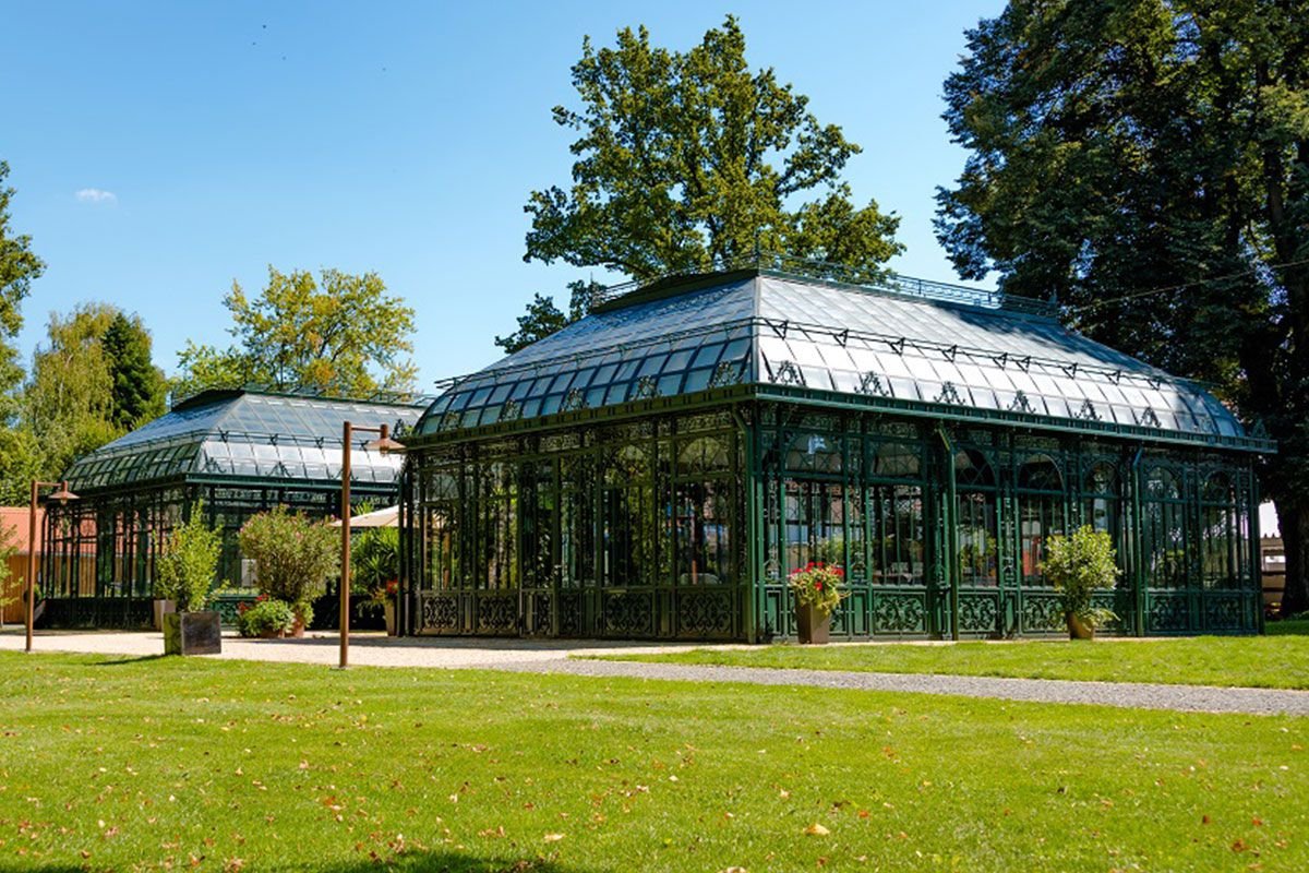 outdoor enclosed porch greenhouse