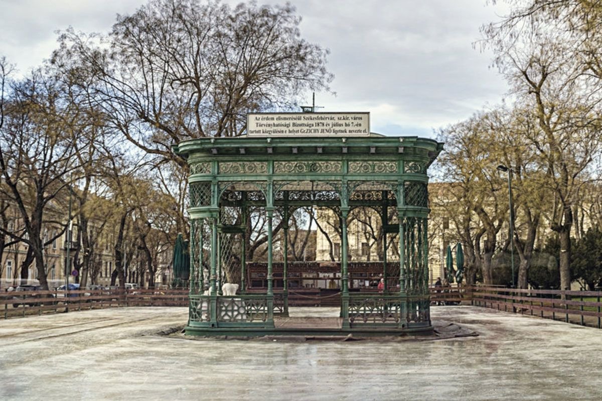 Zichy Park iron pavilion