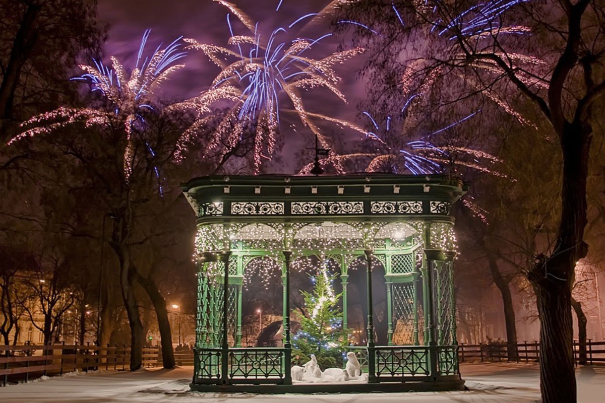 Zichy Park pavilion in night